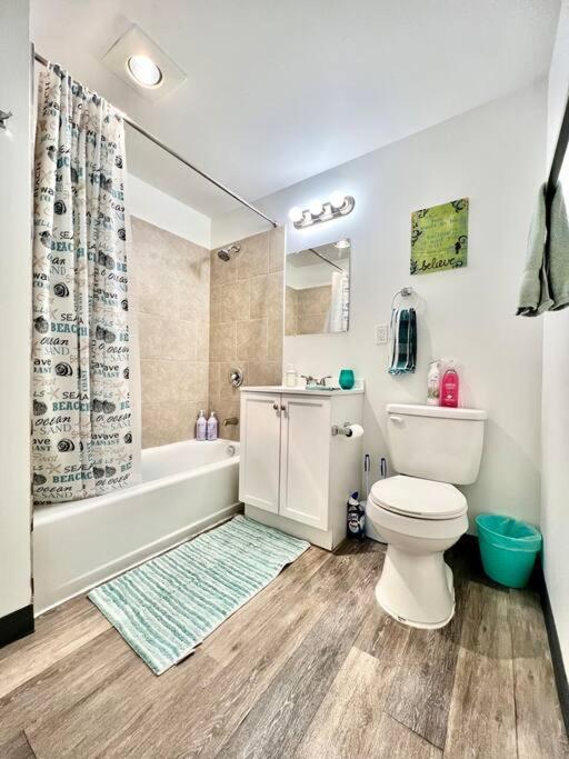 Private Room With Shared Bathroom On The 1St Floor 10 Minutes Walk To University Of Washington 시애틀 외부 사진