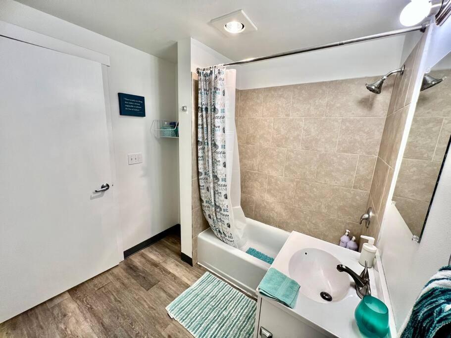 Private Room With Shared Bathroom On The 1St Floor 10 Minutes Walk To University Of Washington 시애틀 외부 사진